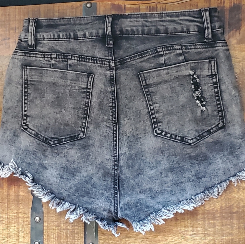 🖤 Black Hearts Denim Shorts 🖤 - Picture 9 of 11